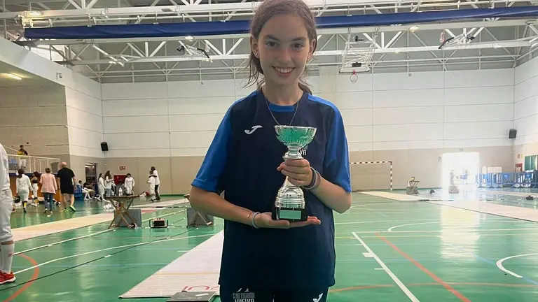 Alicia Montero es el nuevo valor del Club Esgrima Huelva.