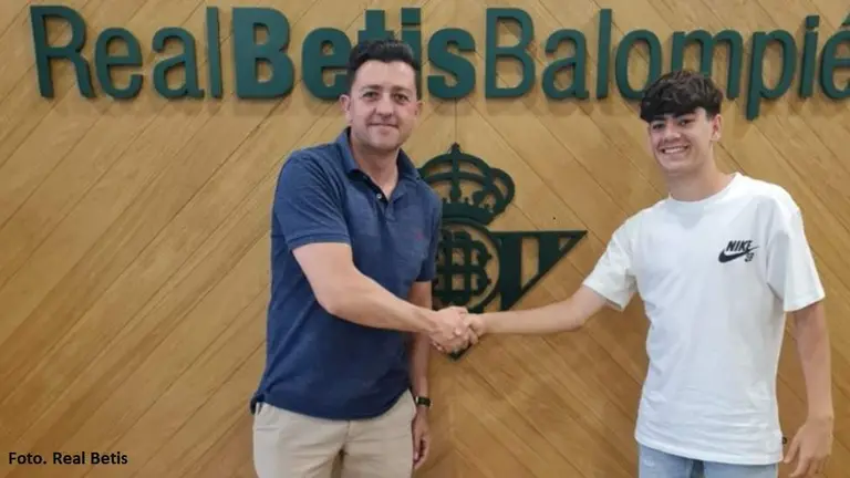 Corralejo ya es profesional.