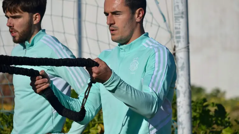 Nacho Heras ejercitándose con el Recreativo.