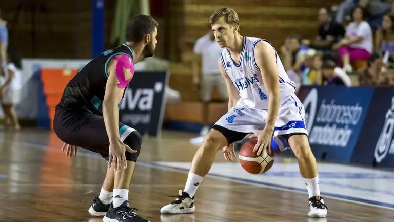 Fran Cárdenas dirige las operaciones del Ciudad de Huelva ante Rivas.