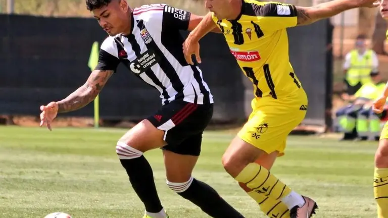 Lance del choque entre el Cartagena B y el San Roque.