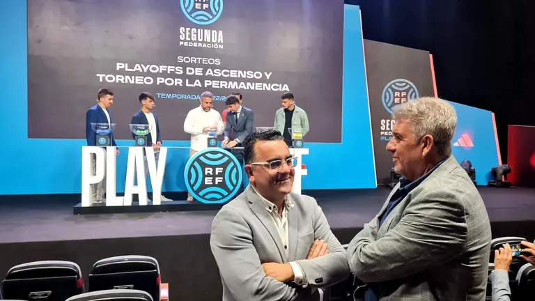 Dirigentes de la Gimnástica Segoviana en el sorteo.