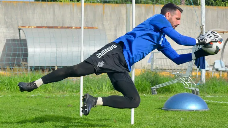 Rubén Gálvez en un entreno con el Recreativo.