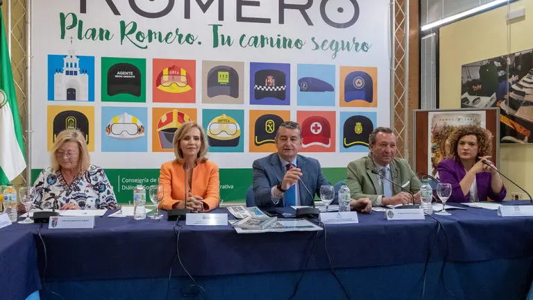 Mar&iacute;a Eugenia Lim&oacute;n, presidenta de la Diputaci&oacute;n a la derecha en la reuni&oacute;n del Plan Romero 2023