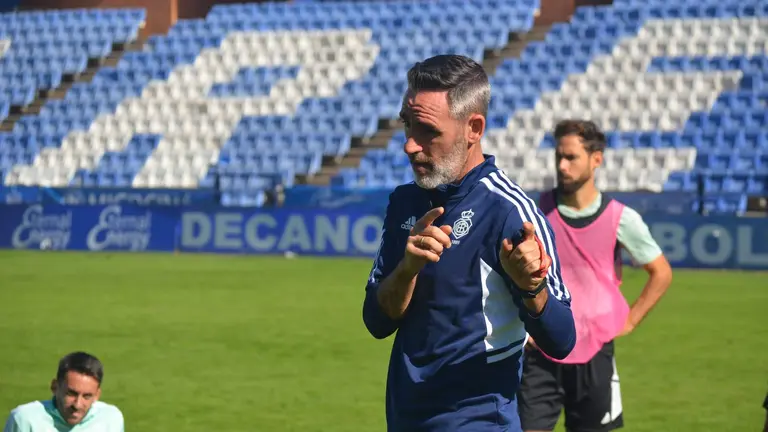 Abel Gómez en un entreno del Recre.