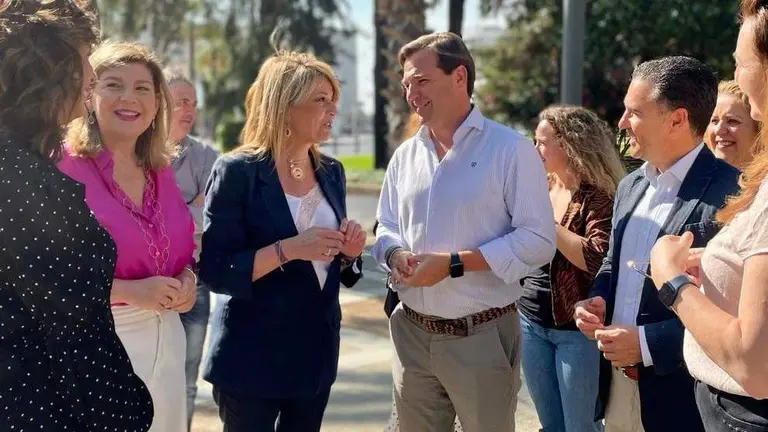 A. Repullo en Huelva, junto a la candidata Pilar Miranda