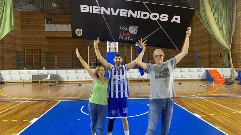 Como su padre, Alberto Artiles se ha convertido en una estrella en Huelva.