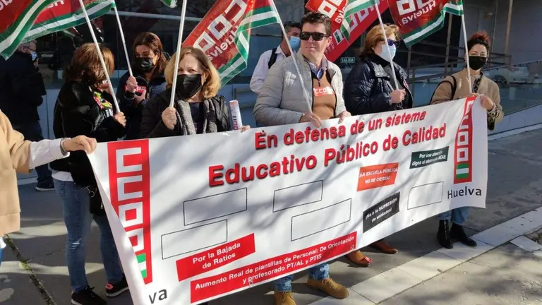 Protesta para que se baje la ratio en las aulas