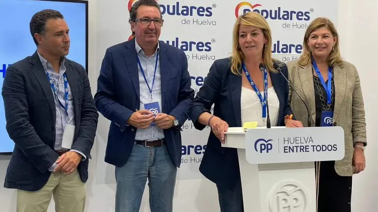 Miranda interviene ante Arias, Manuel Andrés y Berta Centeno, tras su victoria electoral en Huelva