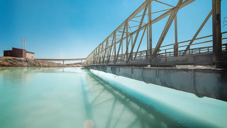 Espesador de agua en la mina de Riotinto
