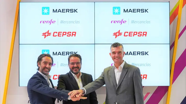 Responsables de las tres empresas presentan el acuerdo