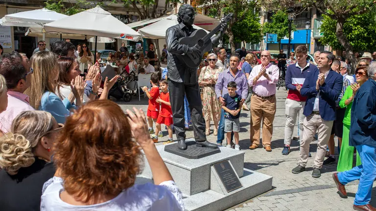 Escultura en la Plaza Lino