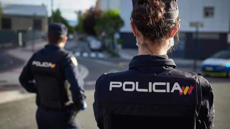 Agentes de Policía Nacional