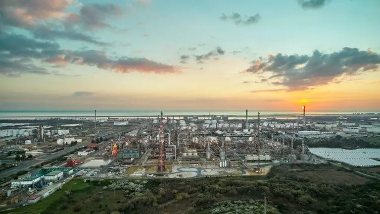 Vista panorámica de industrias del Polo Químico
