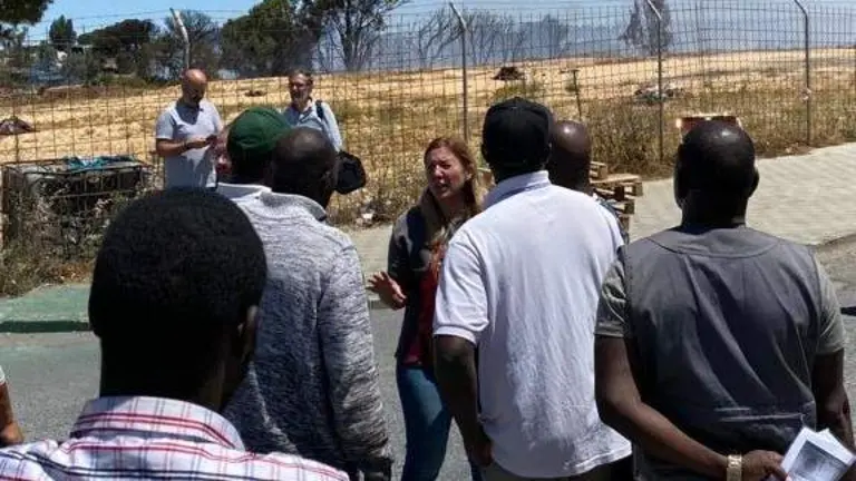 Residentes en asentamiento de Palos tras el &uacute;ltimo incendio