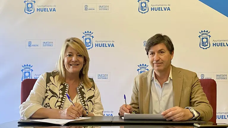 Firma acuerdo PP-Vox por Pilar Miranda y Wenceslao Font