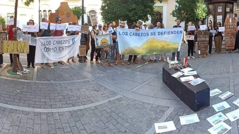 Protesta contra la desaparición y abandono de los cabezos de Huelva Te Mira