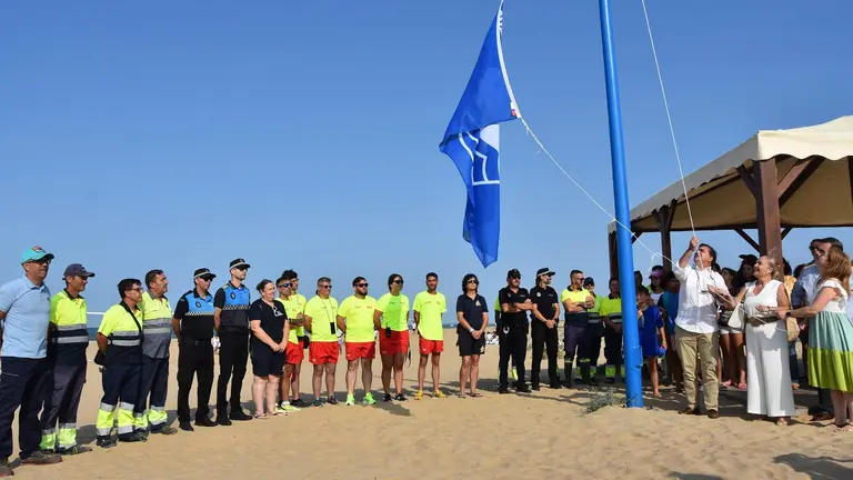 Turismo Bandera Azul Izada en Punta