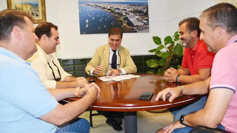 Reuni&oacute;n para abordar el servicio de tr&aacute;fico El Portil Bus Urbano