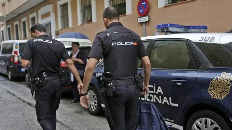 Agentes de Policía en la zona