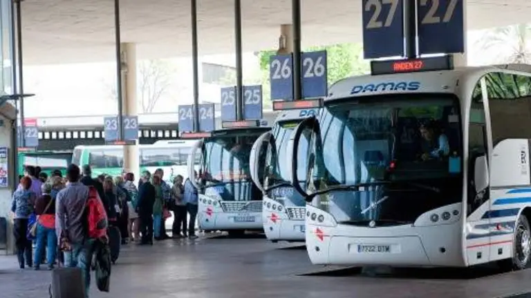 Autocares en la estaci&oacute;n que usa DAMAS en Huelva