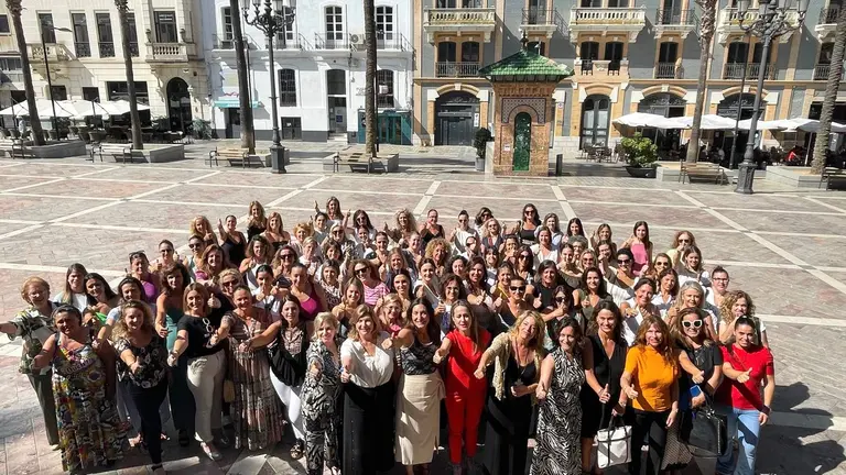 Encuentro con mujeres en la Plaza de las Monjas