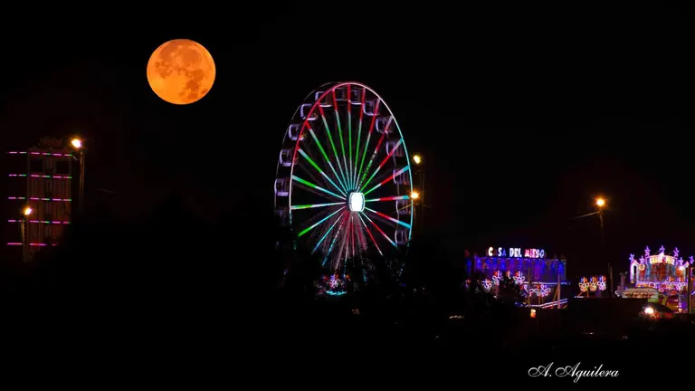 Luna de Esturión, anoche sobre las Colombinas