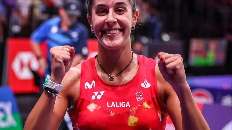 Carolina Marín celebra su primer triunfo en el Mundial.