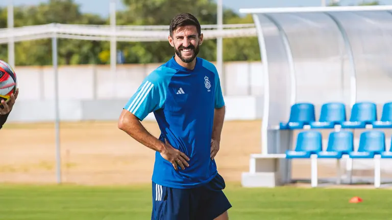 Raul Navas está en la convocatoria.