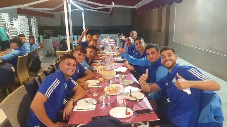 Los albiazules, una vez repuestos del susto.