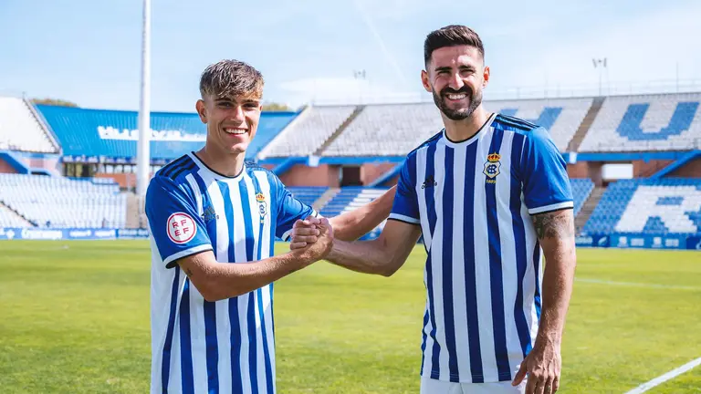 Raúl Navas, derecha, en su presentación junto a De la Rosa.