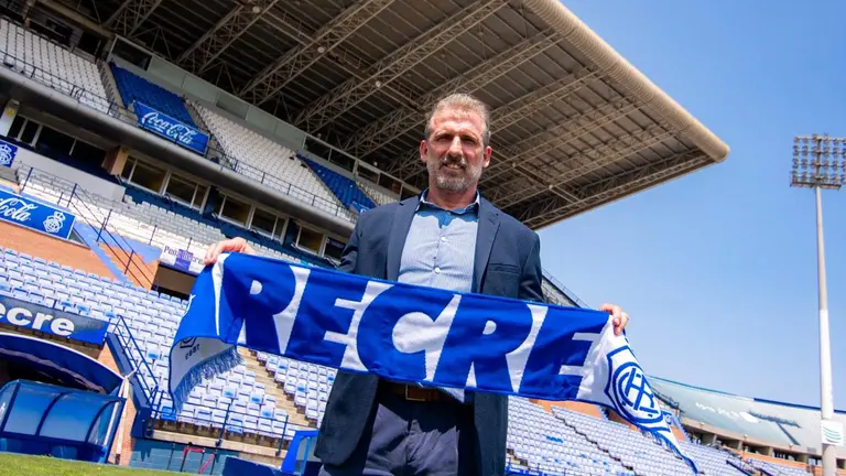 Óscar Arias en el Nuevo Colombino.