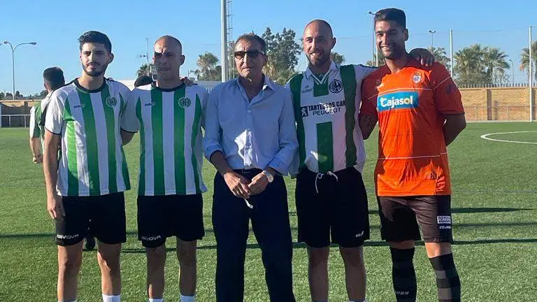 Cumbreño con algunos jugadores del Florida