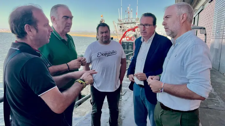 Visita de González (PP) a Isla Cristina