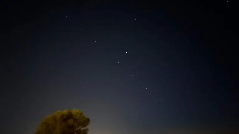 Tren de satélites por el cielo de Huelva
