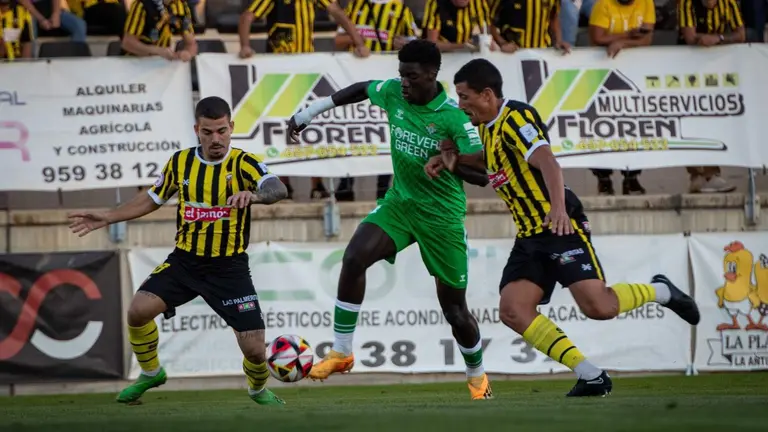 Tablas entre aurinegros y béticos.