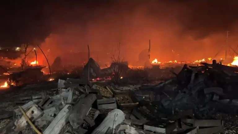 Poblado incendiado esta noche en Palos