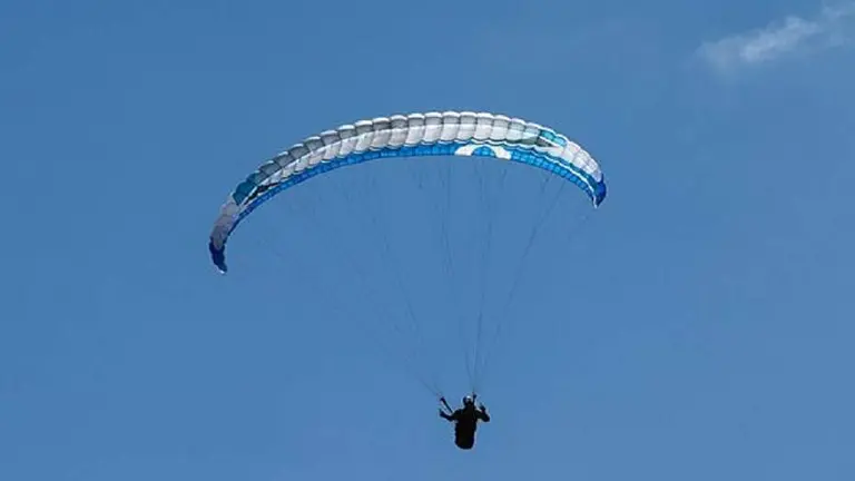 Parapentista en la zona