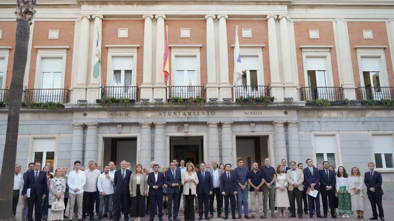 Acto por las Infraestructuras ante el Ayuntamiento