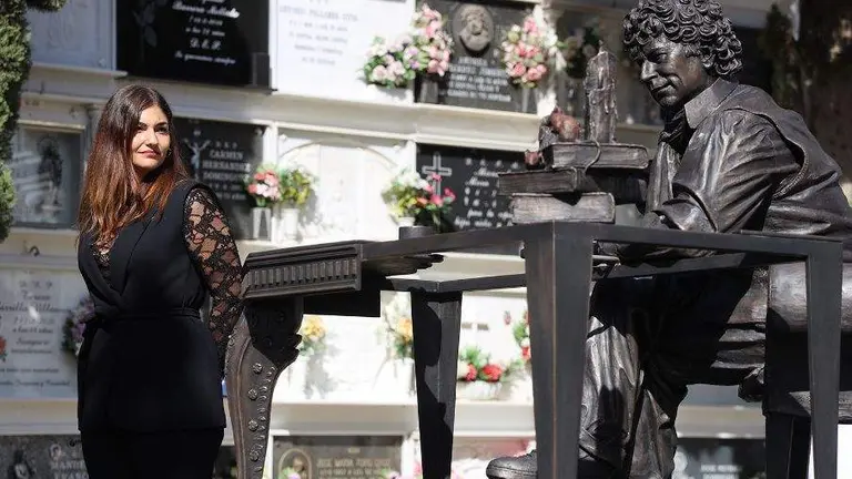 Inauguración del monumento a Jesús Quintero, junto a su hija