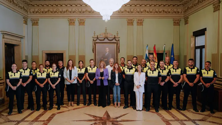 Toma de posesi&oacute;n de los polic&iacute;as locales