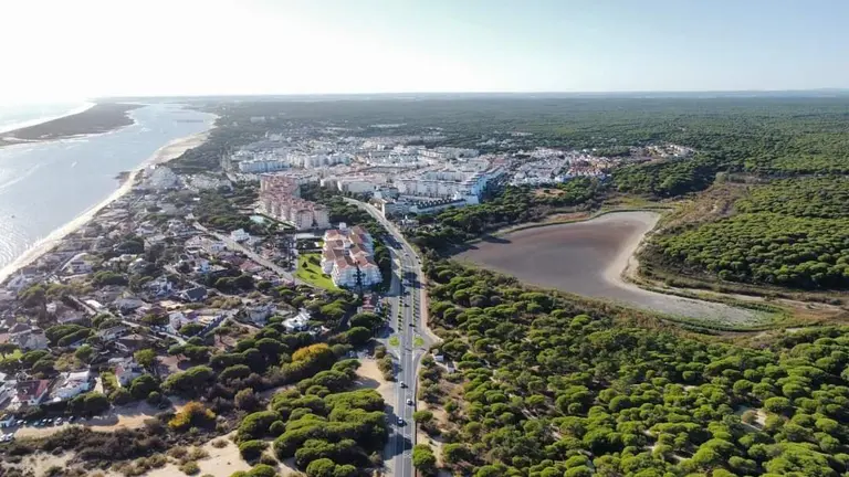 Zona de Nuevo Portil, al fondo