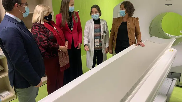 Consejera y delegada de Salud, en una visita al Juan Ramón Jiménez