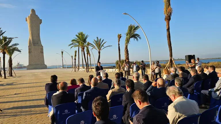 El presidente del Puerto en su discurso frente al monumento a Col&oacute;n