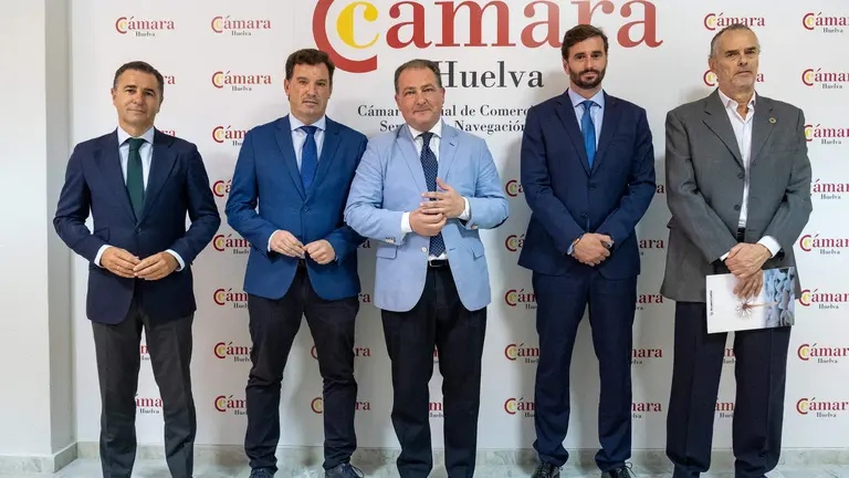 Alberto Santana con los integrantes del Club C&aacute;mara