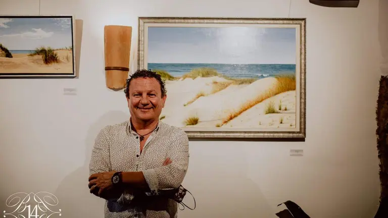 José Manuel Durón en una de sus exposiciones