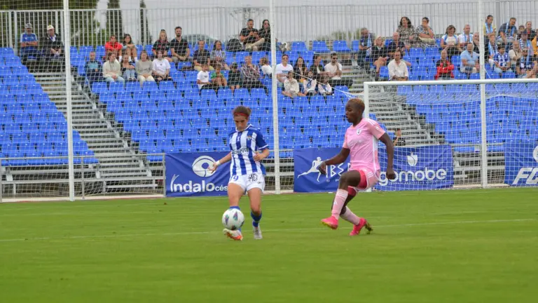 Paula Romero en el Sporting-Mari.