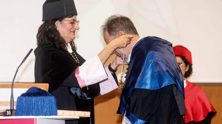 Imposición simbólica del Doctorado