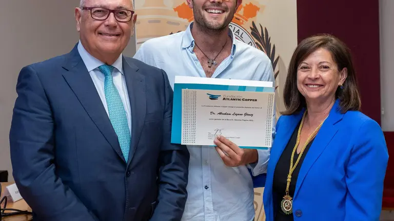 Entrega Beca S&aacute;nchez Pajares de la Fundaci&oacute;n Atlantic Copper y Colegio de M&eacute;dicos