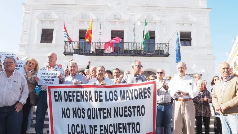 Protesta de los mayores cartayeros